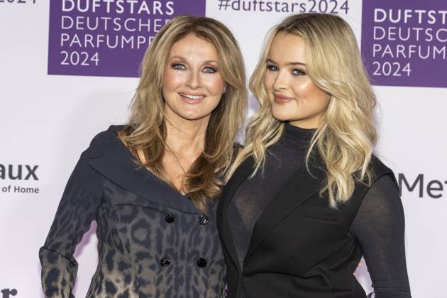 Moderatorin Frauke Ludowig mit Tochter Nele Ludowig bei den DUFTSTARS 2024 - Deutscher Parfumpreis Verleihung des deutschen Parfumpreises DUFTSTARS durch die Fragrance Foundation am 21.11.2023, Rheinterrassen, Duesseldorf.