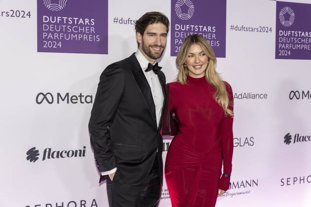 Creator Philip Deml mit Freundin Paulina Kurka bei den DUFTSTARS 2024 - Deutscher Parfumpreis Verleihung des deutschen Parfumpreises DUFTSTARS durch die Fragrance Foundation am 21.11.2023, Rheinterrassen, Duesseldorf.