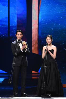 61st Taiwan Film Golden Horse Awards TAIPEI, CHINA - NOVEMBER 24, 2024 - Actors receive trophies at the 61st Taiwan Film Golden Horse Awards in Taipei, Taiwan province, China, Nov 24, 2024. Taipei Taiwan China  Copyright: xCFOTOx i1732415765511