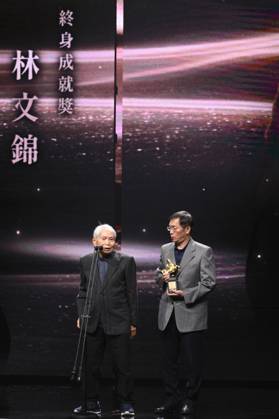 61st Taiwan Film Golden Horse Awards TAIPEI, CHINA - NOVEMBER 24, 2024 - Actors receive trophies at the 61st Taiwan Film Golden Horse Awards in Taipei, Taiwan province, China, Nov 24, 2024. Taipei Taiwan China  Copyright: xCFOTOx i1732415664455