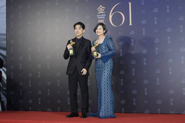 61st Taiwan Film Golden Horse Awards TAIPEI, CHINA - NOVEMBER 24, 2024 - Actors receive trophies at the 61st Taiwan Film Golden Horse Awards in Taipei, Taiwan province, China, Nov 24, 2024. Taipei Taiwan China  Copyright: xCFOTOx i1732415594571