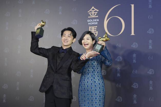 61st Taiwan Film Golden Horse Awards TAIPEI, CHINA - NOVEMBER 24, 2024 - Actors receive trophies at the 61st Taiwan Film Golden Horse Awards in Taipei, Taiwan province, China, Nov 24, 2024. Taipei Taiwan China  Copyright: xCFOTOx i1732415628539