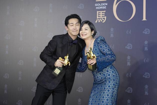 61st Taiwan Film Golden Horse Awards TAIPEI, CHINA - NOVEMBER 24, 2024 - Actors receive trophies at the 61st Taiwan Film Golden Horse Awards in Taipei, Taiwan province, China, Nov 24, 2024. Taipei Taiwan China  Copyright: xCFOTOx i1732415628973
