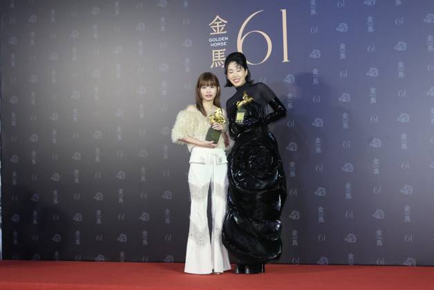 61st Taiwan Film Golden Horse Awards TAIPEI, CHINA - NOVEMBER 24, 2024 - Actors receive trophies at the 61st Taiwan Film Golden Horse Awards in Taipei, Taiwan province, China, Nov 24, 2024. Taipei Taiwan China  Copyright: xCFOTOx i1732415630541