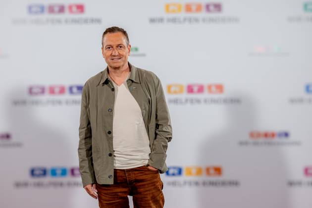RTL Spendenmarathon in Köln - 21.11.2024 Kabarettist Dieter NUHR auf dem roten Teppich - Der 29. RTL Spendenmarathon - Wir helfen Kindern in den EMG Studios Köln Hürth Köln Hürth Nordrhein-Westfalen Deutschland Copyright: xBonn.digitalx xMarcxJohnx