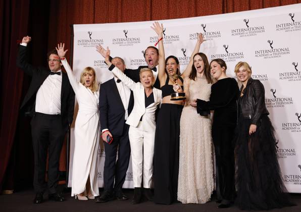 Entertainment Themen der Woche KW48 Bilder des Jahres 2024, Entertainment 11 November Entertainment Bilder des Tages German director Isabel Kleefeld (C), producer Friedrich Oetker (L-C) and castmembers pose with the TV Movie Mini-Series award for Liebes Kind Dear Child in the press room at the 52nd International Emmy Awards at New York Hilton Midtown in New York City on Monday, November 25, 2024.  NYP20241125183 JohnxAngelillo