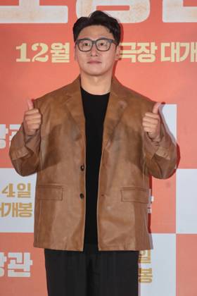 S. Korean actor Oh Dae-hwan S. Korean actor Oh Dae-hwan South Korean actor Oh Dae-hwan, who stars in the new movie Firefighters, poses for a photo during an event in Seoul on Nov. 25, 2024, to promote the movie, set to hit local screens in South Korea on Dec. 4. (Yonhap) 2024-11-26 14:31:25 < 1980-2024 YONHAPNEWS AGENCY. .> ¼¿ïƯº°½Ã EDITORIAL USE ONLY Copyright: xx PYH2024112608460034400 YonhapxNewsx yonphotos236096
