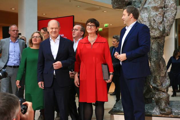 SPD Pressekonferenz zur Nominierung von Olaf Scholz Berlin, 25.11..2024 Lars Klingbeil, Olaf Scholz und Saskia Esken bei der SPD Pressekonferenz zur Nominierung von Olaf Scholz als Kanzlerkandidat im Willy-Brand-Haus in Berlin Berlin Germany Copyright: xPictureteamx
