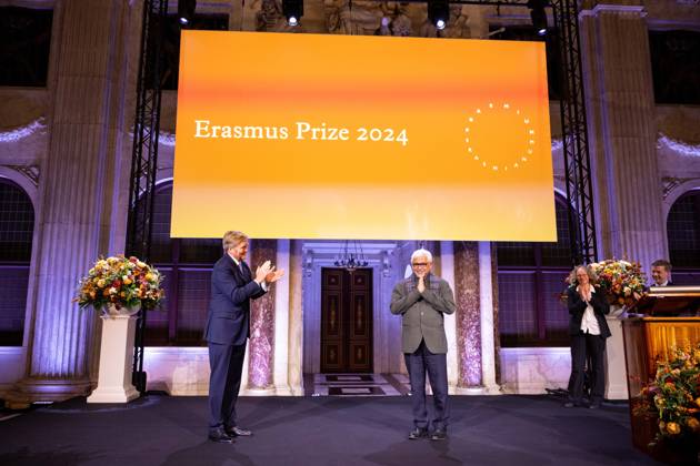 Amsterdam, The Netherlands, 2024-11-26 16:30:53 AMSTERDAM, 26-11-2024, Royal Palace AmsterdamKing Willem Alexander presents the Erasmus Prize to Indian writer Amitav Ghosh (Kolkata, 1956) at the Royal Palace Amsterdam. The King is a patron of the Praemium Erasmianum foundation. PHOTO: NLBeeld Patrick van Emst Credit: NL Beeld Patrick van Emst  Copyright: xx x