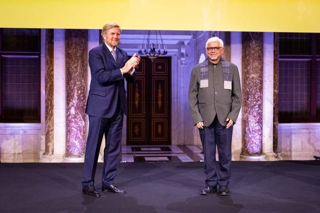 Amsterdam, The Netherlands, 2024-11-26 16:30:48 AMSTERDAM, 26-11-2024, Royal Palace AmsterdamKing Willem Alexander presents the Erasmus Prize to Indian writer Amitav Ghosh (Kolkata, 1956) at the Royal Palace Amsterdam. The King is a patron of the Praemium Erasmianum foundation. PHOTO: NLBeeld Patrick van Emst Credit: NL Beeld Patrick van Emst  Copyright: xx x
