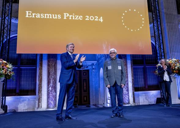 26-11-2024 Amsterdam King Willem-Alexander attend the award ceremony of the Erasmus Prize of 150.000 euro to Indian writer Amitav Ghosh (Kolkata, 1956) at the Royal palace in Amsterdam. Â  Copyright: xPPEx