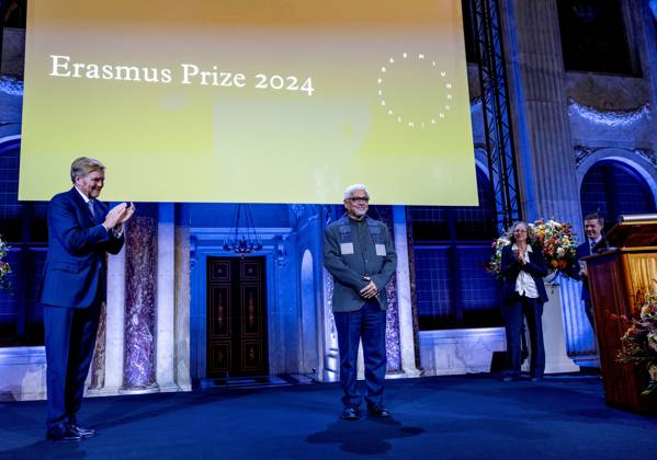 26-11-2024 Amsterdam King Willem-Alexander attend the award ceremony of the Erasmus Prize of 150.000 euro to Indian writer Amitav Ghosh (Kolkata, 1956) at the Royal palace in Amsterdam. Â  Copyright: xPPEx