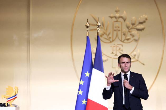 Macron Presides Over Young Talented Entrepreneur Award Ceremony - Paris President Emmanuel Macron speaks during the award ceremony for young talented entrepreneurs from immigration suburbs in France at the Elysee Palace in Paris, France on November 27, 2024. Photo by Stephane Lemouton Pool ABACAPRESS.COM Paris France  Copyright: xLemoutonxStephane Pool ABACAx