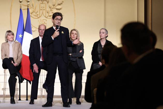 Macron Presides Over Young Talented Entrepreneur Award Ceremony - Paris Nicolas Dufourcq attends the award ceremony for young talented entrepreneurs from immigration suburbs in France at the Elysee Palace in Paris, France on November 27, 2024. Photo by Stephane Lemouton Pool ABACAPRESS.COM Paris France  Copyright: xLemoutonxStephane Pool ABACAx