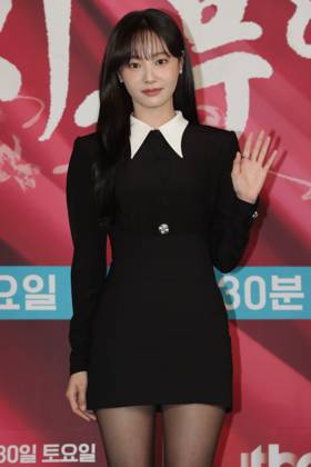 S. Korean actress Yeon Woo S. Korean actress Yeon Woo South Korean actress Yeon Woo, who stars in the local cable channel JTBC s new drama The Tale of Lady Ok, poses for a photo during a publicity event in Seoul on Nov. 28, 2024. The first episode of the drama will be aired on Nov. 30. (Yonhap) 2024-11-28 18:46:57 < 1980-2024 YONHAPNEWS AGENCY. .> ¼¿ïƯº°½Ã EDITORIAL USE ONLY Copyright: xx PYH2024112821380034400 YonhapxNewsx yonphotos236174