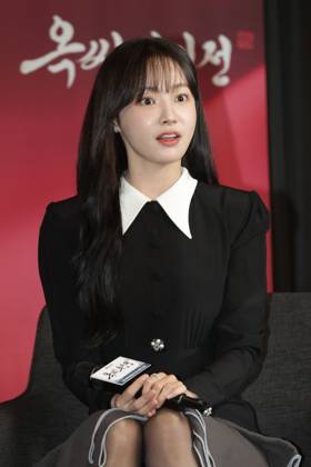 S. Korean actress Yeon Woo S. Korean actress Yeon Woo South Korean actress Yeon Woo, who stars in the local cable channel JTBC s new drama The Tale of Lady Ok, listens to reporters questions during a publicity event in Seoul on Nov. 28, 2024. The first episode of the drama will be aired on Nov. 30. (Yonhap) 2024-11-28 18:46:52 < 1980-2024 YONHAPNEWS AGENCY. .> ¼¿ïƯº°½Ã EDITORIAL USE ONLY Copyright: xx PYH2024112821400034400 YonhapxNewsx yonphotos236176