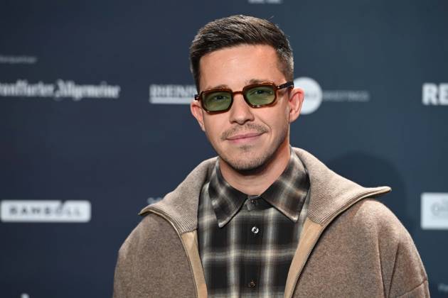 Entertainment Bilder des Tages Nico SANTOS, Saenger, Musiker, Roter Teppich, Red Carpet Show, Ankunft, arrival, Verleihung Deutscher Nachhaltigkeitspreis in Duesseldorf am 28.11.2024.