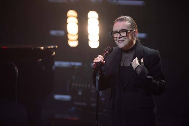 Dani KLEIN, Saengerin, Musikerin, und die Band Vaya Con Dios, singend, Gesang, Konzert, Verleihung Deutscher Nachhaltigkeitspreis in Duesseldorf am 28.11.2024.