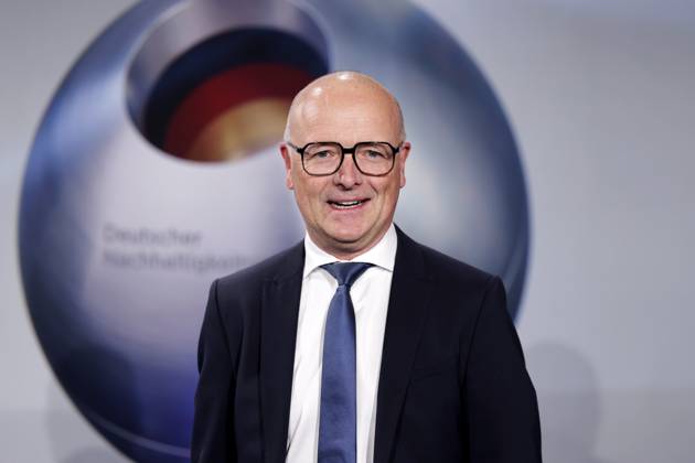 Moderator Karsten Schwanke bei der Verleihung des Deutschen Nachhaltigkeitspreis im Maritim Hotel Düsseldorf. Düsseldorf, 28.11.2024 NRW Deutschland Copyright: xChristophxHardtx