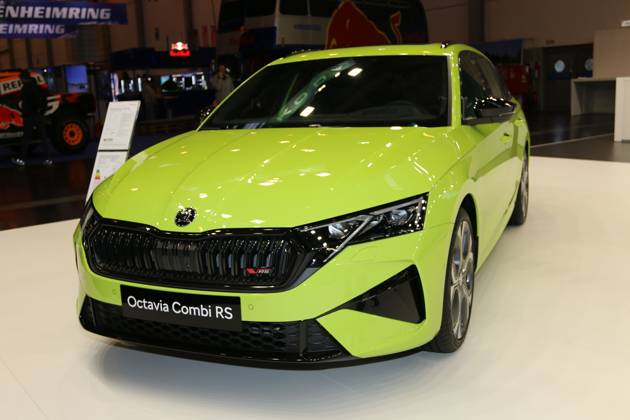 Skoda Octavia Combi RS 2.0 TSI DSG, 56. Essen Motor Show 2024 (30.11.-08.12.2024, Pressetag 29.11.2024), Auto, Automobilmesse, Ausstellung für sportliche Autos Tuning Motorsport und Oldtimer, Messe Essen, Essen (D).