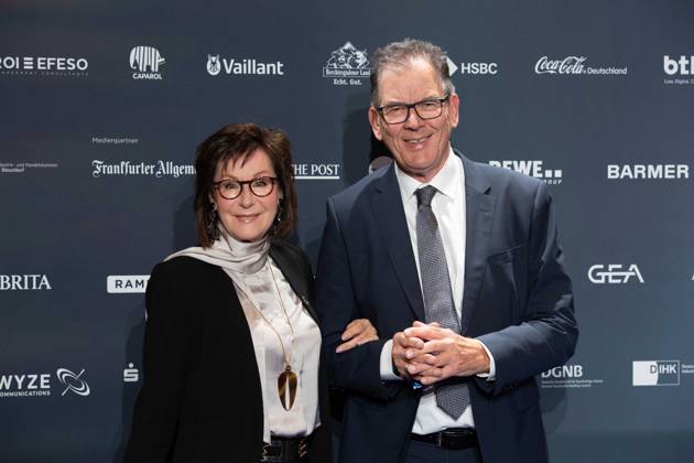 Gerd MUELLER, Müller, Politiker, mit Ehefrau Gertie MUELLER-HOORENS, Verleihung Deutscher Nachhaltigkeitspreis in Duesseldorf am 29.11.2024.