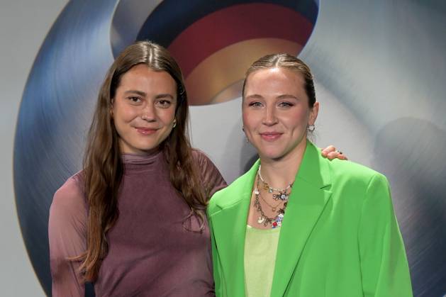Deutscher Nachhaltigkeitspreis 2024 am 29.11.2024 im Maritim Hotel in Düsseldorf Selin Orzu ( Sportlerin - Hockeyspielerin ), links und Nike Lorenz ( Sportlerin - Hockeyspielerin )