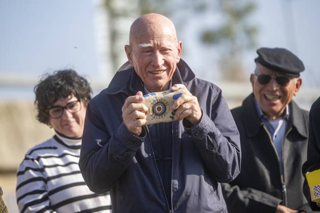 Bilder des Jahres 2024, Entertainment 11 November News Bilder des Tages Sebastiao Salgado receives the 1st Joan Guerrero Award in Santa Coloma de Gramenet Barcelona Photographer Sebastião Salgado during the award ceremony of the 1st Joan Guerrero Award, at the Besòs River Park, on November 30, 2024, in Santa Coloma de Gramenet, Barcelona, Catalonia Spain Brazilian photographer Sebastião Salgado has received the 1st Joan Guerrero Award during a posthumous tribute to the Catalan photographer, The event was held as part of the acts of recognition to Guerrero, organized by Catalunya Mirades Solidàries together with the Diputació de Barcelona, the City Council of Santa Coloma de Gramenet and MNAC 30 NOVEMBER 2024 PRIZE PHOTOGRAPHER PHOTOGRAPHY TRIBUTE Lorena Sopê Santa Coloma de Gramenet, Barcel Santa Coloma de Gra Copyright: xLorenaxSopênax 6377190