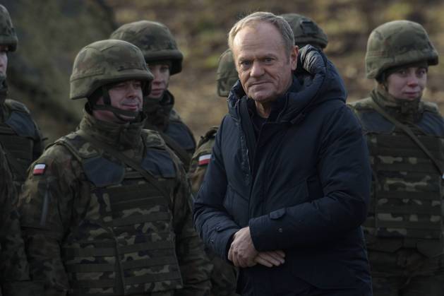News Themen der Woche KW48 News Bilder des Tages Polish PM Visits First Stage Of The East Shield Near Border With Russia. Polish Prime Minister Donald Tusk visits members of the Polish armed forces at the Polish-Russian border in Dabrowka, Poland, on November 30, 2024. The East Shield programme comprises a complex of barriers, fortifications, and state-of-the-art airspace monitoring systems designed to guard Poland s northern and eastern borders. According to the existing plans, the fortifications encompass Podlasie, Lublin, Warmia-Masuria, and parts of Masovia voivodeships. The cost of the entire programme is estimated at PLN 10 billion, with construction work expected to be completed by 2028. Dabrowka Poland Copyright: xAleksanderxKalkax originalFilename: kalka-polishpm241130_npXEi.jpg