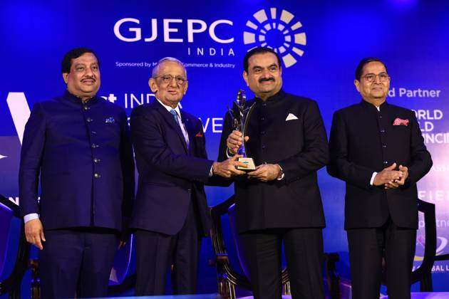 Indian Billionaire Gautam Adani In Jaipur Indian billionaire and Chairman of Adani Group, Gautam Adani, attends the 51st Gem and Jewellery Awards in Jaipur, Rajasthan, India, on November 30, 2024. Jaipur Rajasthan India  Copyright: xVishalxBhatnagarx originalFilename: bhatnagar-notitle241130_nplcI.jpg
