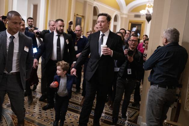 Bilder des Jahres 2024, Entertainment 12 Dezember News Themen der Woche KW49 News Bilder des Tages Elon Musk 12 05 UNITED STATES - DECEMBER 5: Elon Musk and his son are seen in the U.S. Capitol after a meeting with Sen. John Thune, R-S.D., while on the Hill to talk about President-elect Donald Trump s Department of Government Efficiency, on Thursday, December 5, 2024. (Tom Williams CQ Roll Call) Washington DC United States EDITORIAL USE ONLY Copyright: x2024xCQ-RollxCall,xInc.x TomxWilliamsx rollcallpix162224