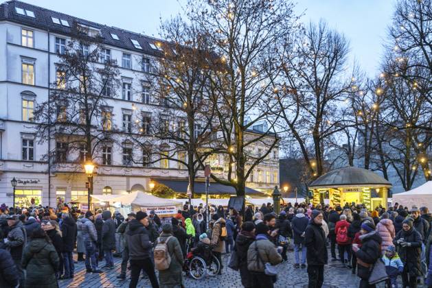 Rixdorf Weihnachtsmarkt, Neuköllner Richardplatz, 200 Verkaufsstände mit Glühwein, Holzspielzeug, Kerzen, Honig, selbstgebastelte Geschenke, Alt-Rixdorfer Weihnachtsmarkt 2024, Neuköllner Richardplatz, 200 Verkaufsstände mit Glühwein, Holzspielzeug, Kerzen, Honig, selbstgebastelte Geschenke. Findet am 2ten Adventswochende statt.