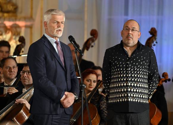 The Antonin Dvorak Award was presented to Australian theatre and opera director Barrie Kosky (right) by Czech President Petr Pavel, Prague, December 9, 2024. (CTKxPhoto KaterinaxSulova) CTKPhotoP2024120907815  CTKPhotoP2024120907815