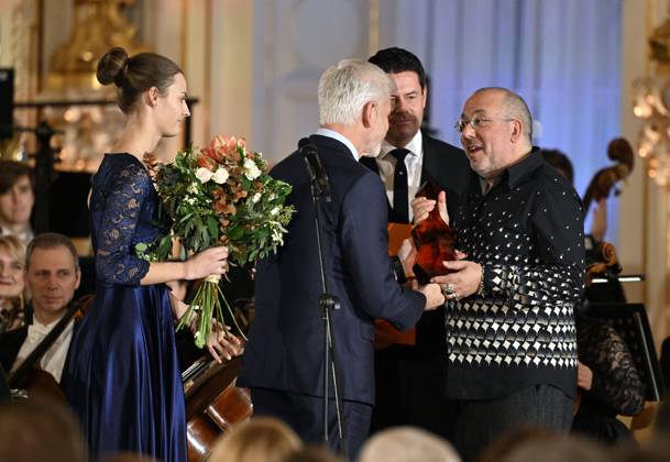 The Antonin Dvorak Award was presented to Australian theatre and opera director Barrie Kosky (right) by Czech President Petr Pavel, Prague, December 9, 2024. (CTKxPhoto KaterinaxSulova) CTKPhotoP2024120907821  CTKPhotoP2024120907821