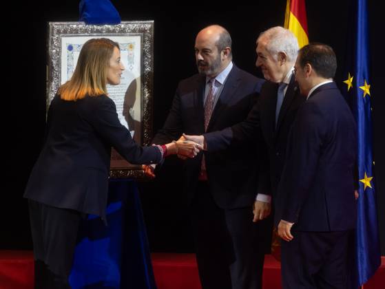 The President of the European Parliament, Roberta Metsola, receives the Forum Europe 2024 Award I D The President of the European Parliament, Roberta Metsola, the President of the Senate, Pedro Rollán and the President of the Constitutional Court, Cándido Conde Pumpido and the Minister of Foreign Affairs, European Union and Cooperation, José Manuel Albares, during the ceremony in which she received the Forum Europe 2024 Award, at the Teatro Real in Madrid, on December 13, 2024, in Madrid Spain Metsola has received the recognition for his political career, his contribution to the construction of Europe, his ties of friendship with Spain and his permanent vocation of service and commitment to strengthen the European Union, its traditional va Copyright: xEduardoxParrax 6404763