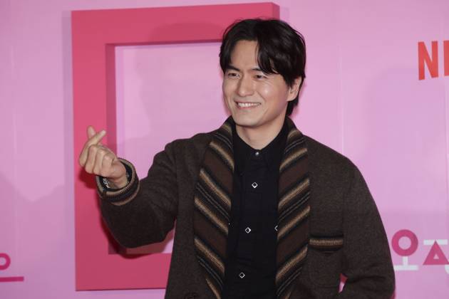 S. Korean actor Lee Jin-wook S. Korean actor Lee Jin-wook South Korean actor Lee Jin-wook poses for a photo during a showcase for Netflix s Squid Game Season 2 at Dongdaemun Design Plaza in Seoul on Dec. 9, 2024. The series is set to premiere on Dec. 26. (Yonhap) 2024-12-10 16:20:14 < 1980-2024 YONHAPNEWS AGENCY. .> ¼¿ïƯº°½Ã EDITORIAL USE ONLY Copyright: xx PYH2024121007350034400 YonhapxNewsx yonphotos236504