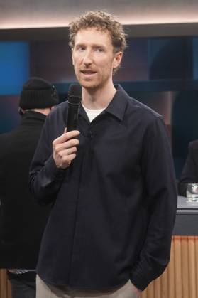 Louis Klamroth in der ARD-Talkshow hart aber fair im Studio Adlershof. Berlin, 16.12.2024