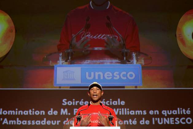 Pharrell Williams named UNESCO Goodwill Ambassador for Arts Education and Entrepreneurship in Paris American rapper, producer and fashion designer Pharrell Williams receives a diploma from UNESCO Director General A Azoulay as a UNESCO Goodwill Ambassador for Arts, Education and Entrepreneurship, at UNESCO Headquarters, in Paris, on December 17, 2024 Stéphane Lemouton Bestimage American rapper, producer and fashion designer Pharrell Williams receives a diploma from UNESCO Director General A Azoulay as a UNESCO Goodwill Ambassador for Arts, Education and Entrepreneurship, at UNESCO Headquarters, in Paris, on December 17, 2024 Paris France Copyright: xStephanexLemoutonx xBestimagexStephanexLemoutonx xBestimagex