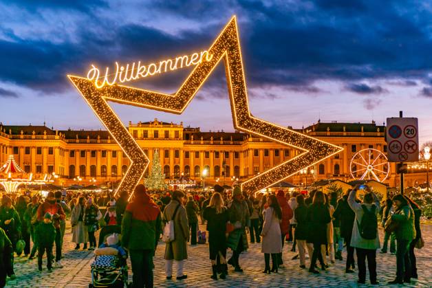 Bilder des Jahres 2024, News 12 Dezember News Bilder des Tages vienna, austria, 17 dec 2024, advent market at schoenbrunn palace Hietzing Österreich Copyright: xW.Simlingerx