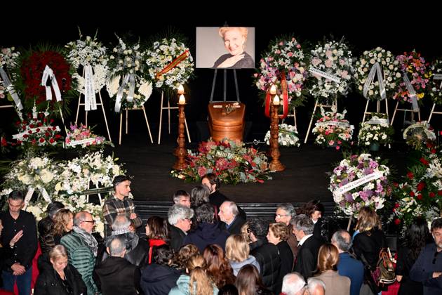 Entertainment Themen der Woche KW51 Bilder des Jahres 2024, Entertainment 12 Dezember Entertainment Bilder des Tages Marisa Paredes funeral chapel at the Teatro Espanol Chema Prado and María Isasi attend the funeral chapel of Marisa Paredes at the Teatro Espanol, on December 18, 2024, in Madrid Spain The actress Marisa Paredes passed away last Tuesday at 78 years of age WURNING CHAPEL TEATRO ESPAÑOL DEATH MARISA PAREDES DECEMBER 18, 2024 PIXELADA José Madrid Madrid Madrid Spain  Copyright: xJosÃ xOlivax 6413459