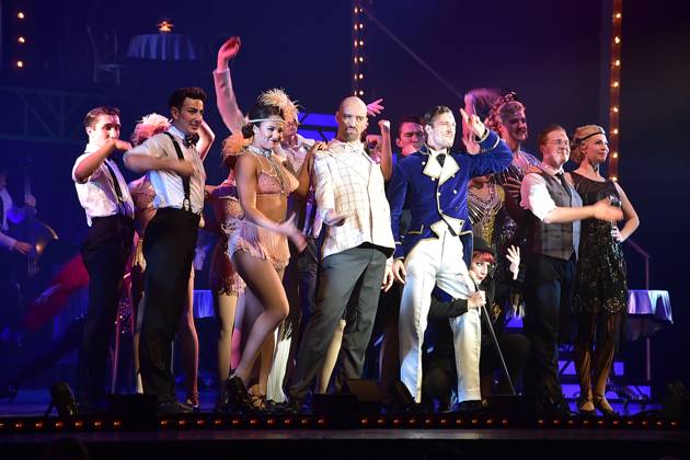Bilder des Jahres 2024, Entertainment 12 Dezember Entertainment Bilder des Tages Berlin Premiere MUSICAL BERLIN BERLIN Musical Darsteller auf der Buehne...ãBerlin BerlinÒ-Musical Premiere, im Admiralspalast in Berlin am 18.12.2024