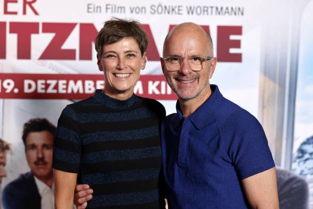Entertainment Themen der Woche KW51 Bilder des Jahres 2024, Entertainment 12 Dezember Entertainment Bilder des Tages Schauspieler Christoph Maria Herbst mit seiner Ehefrau Gisi Herbst beim Family & Friends Screening von Der Spitzname im Cinedom. Köln, 18.12.2024 NRW Deutschland Copyright: xChristophxHardtx