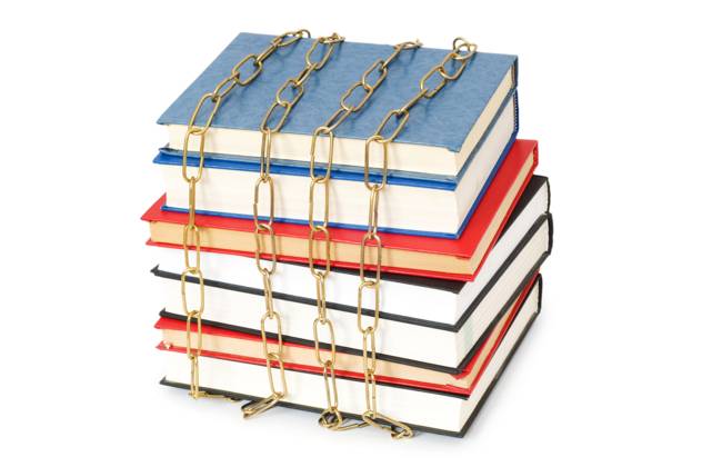 Censorship concept with books and chains on white ,model released, Symbolfoto  Copyright: xZoonar.com ElnurxAmikishiyevx 1300353 ,model released, Symbolfoto ,property released