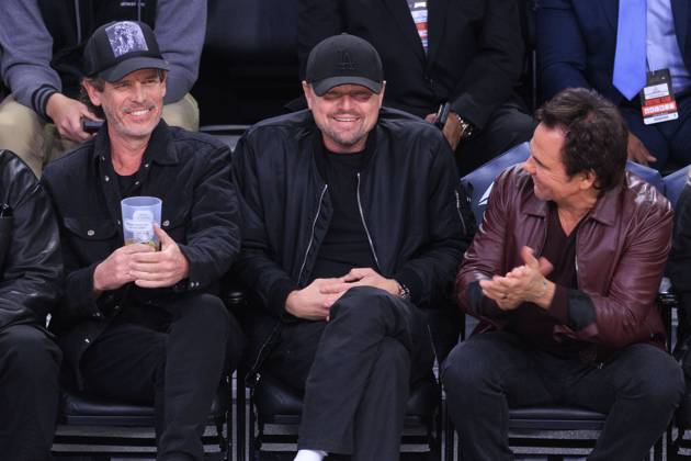 Bilder des Jahres 2024, Entertainment 12 Dezember Entertainment Themen der Woche KW52 Entertainment Bilder des Tages December 23, 2024, Los Angeles, California, USA: (C)Leonardo DiCaprio attends the regular season NBA game between the Los Angeles Lakers and the Detroit Pistons on Monday December 23, 2024 at Crypto.com Arena in Los Angeles, California. JAVIER ROJAS PI Los Angeles USA - ZUMAp124 20241223_zaa_p124_001 Copyright: xJavierxRojasx