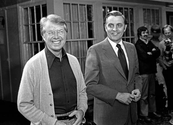 Jimmy Carter Dies Aged 100 United States President-elect Jimmy Carter, left, and US Vice President Walter Mondale, right, meet in Plains, Georgia prior to a post-election press conference on November 4, 1976. Photo by Benjamin E. Gene Forte CNP ABACAPRESS.COM Plains Georgia United States  Copyright: xCNP ABACAx