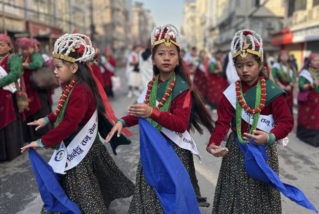 Bilder des Jahres 2024, News 12 Dezember News Bilder des Tages December 30, 2024: Small girls from ethnic Gurung community dance as they celebrate the Tamu Lhosar festival, welcoming New Year of snake in Kathmandu, Nepal on December 30, 2024. - ZUMAs233 20241230_zap_s233_005 Copyright: xSunilxSharmax