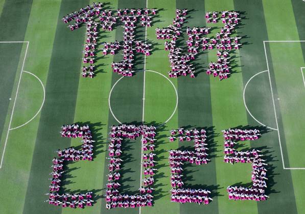 Bilder des Jahres 2024, News 12 Dezember News Bilder des Tages Hello 2025 HANDAN, CHINA - DECEMBER 30, 2024 - Primary school students form the words Hello, 2025 to express their wishes for the year 2025 in Handan, Hebei province, China, Dec 30, 2024. Handan Hebei China  Copyright: xCFOTOx i1735544780674