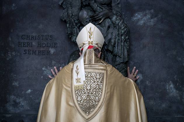 Bilder des Jahres 2024, News 12 Dezember Italy, Rome, December 29, 2024 - The Cardinal of Rome Bartolomeo Reina opens the Holy Door of the Basilica of St. John Lateran Italy, Rome, December 29, 2024 : The Cardinal of Rome Bartolomeo Reina opens the Holy Door of the Basilica of St. John Lateran ( Basilica di San Giovanni), Credit:Stefano Carofei Avalon Italy, Rome, Vatican City State, Holy See Copyright: xStefanoxCarofeix xAvalonx 0950835045