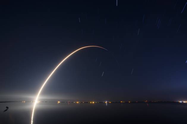 Bilder des Jahres 2025, News 01 Januar News Themen der Woche KW01 News Bilder des Tages January 3, 2025, Cape Canaveral, Florida, USA: A SpaceX Falcon 9 rocket launches from Space Launch Complex-40 at Cape Canaveral Space Force Station, Florida, carrying the Thuraya 4-NGS (Next Generation System) telecommunications satellite for United Arab Emirates-based company Space42 on January 3, 2025, at 8:27 p.m. EST. Cape Canaveral USA - ZUMAb268 20250103_znp_b268_001 Copyright: xJenniferxBriggsx