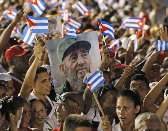 Fidel Castro returns to the city where his revolution began Cubans wait for the arrival of Fidel Castro s ashes at the Antonio Maceo Plaza Revolucion, in Santiago de Cuba on Saturday, Dec. 3, 2016. (Al Diaz Miami Herald TNS) Santiago de Cuba CUB EDITORIAL USE ONLY Copyright: xx 1194087 ALxDIAZx krtphotoslive772805