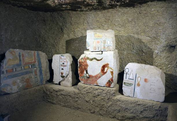 Bilder des Jahres 2025, News 01 Januar News Themen der Woche KW02 News Bilder des Tages New archaeological discovery in Luxor, Egypt Stone fragments bearing scenes of rituals in well preserved colors are displayed on site during a partial excavation of the Assassif Ptolmaic necropolis, during a media event to announce new discoveries by an Egyptian archaeological expedition at Queen Hatshepsut s Valley Temple in Deir El-Bahari on the Nile s west bank in Luxor, Egypt on January 08, 2025. The Egyptian mission was able to uncover an intact part of the foundations of the Valley Temple, which was located on the outskirts of the valley as being the main entrance gate to the funerary temple of Queen Hatshepsut Djesr- Djesro , which is considered the most beautiful funerary temple ever built by the Ancient Egyptians in the 18th Dynas Copyright: xMatrixxImagesx xKhaledxElfiqix 
